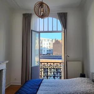Bed & Blockchain Private With Shared Bathroom Bruxelas
